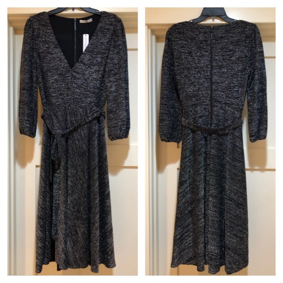 Host Pick 🎉 Alice + Olivia Coco plunging metallic V-neck dress - Picture 10 of 16